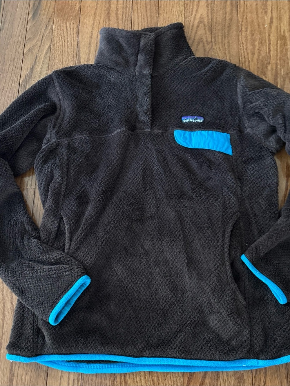 Patagonia women’s Brown Fleece Pullover with Bright Blue Accents